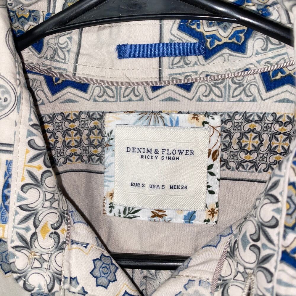 Denim & Flower Blue White Printed Short Sleeve Button Down Shirt Mens Size Small - Picture 4 of 7